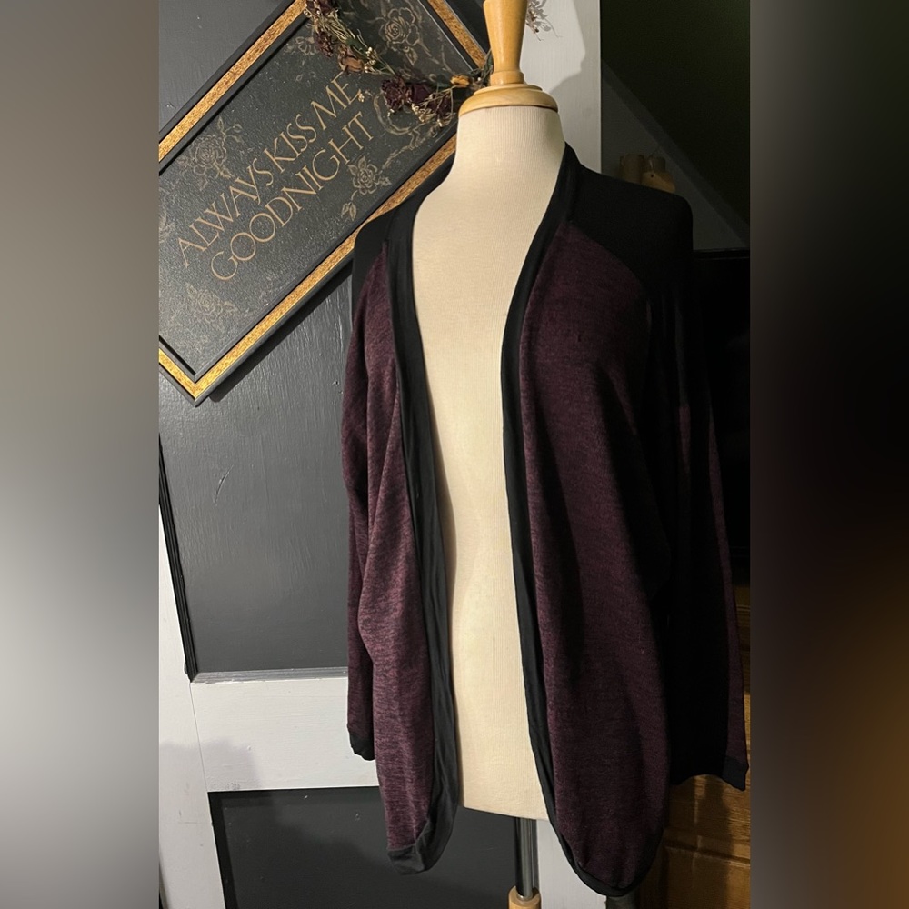 Apt 9 maroon-ish sweater (tub#10)